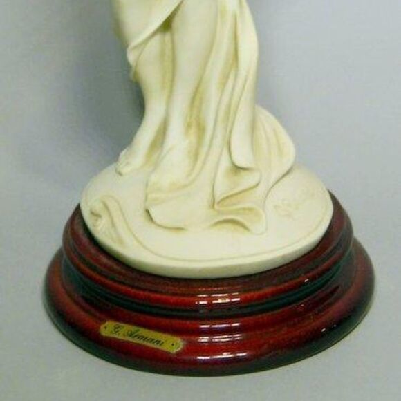 Signed Vintage Giuseppe Armani Figurine, Beautiful Lady Holding a Cornucopia - Picture 3 of 8